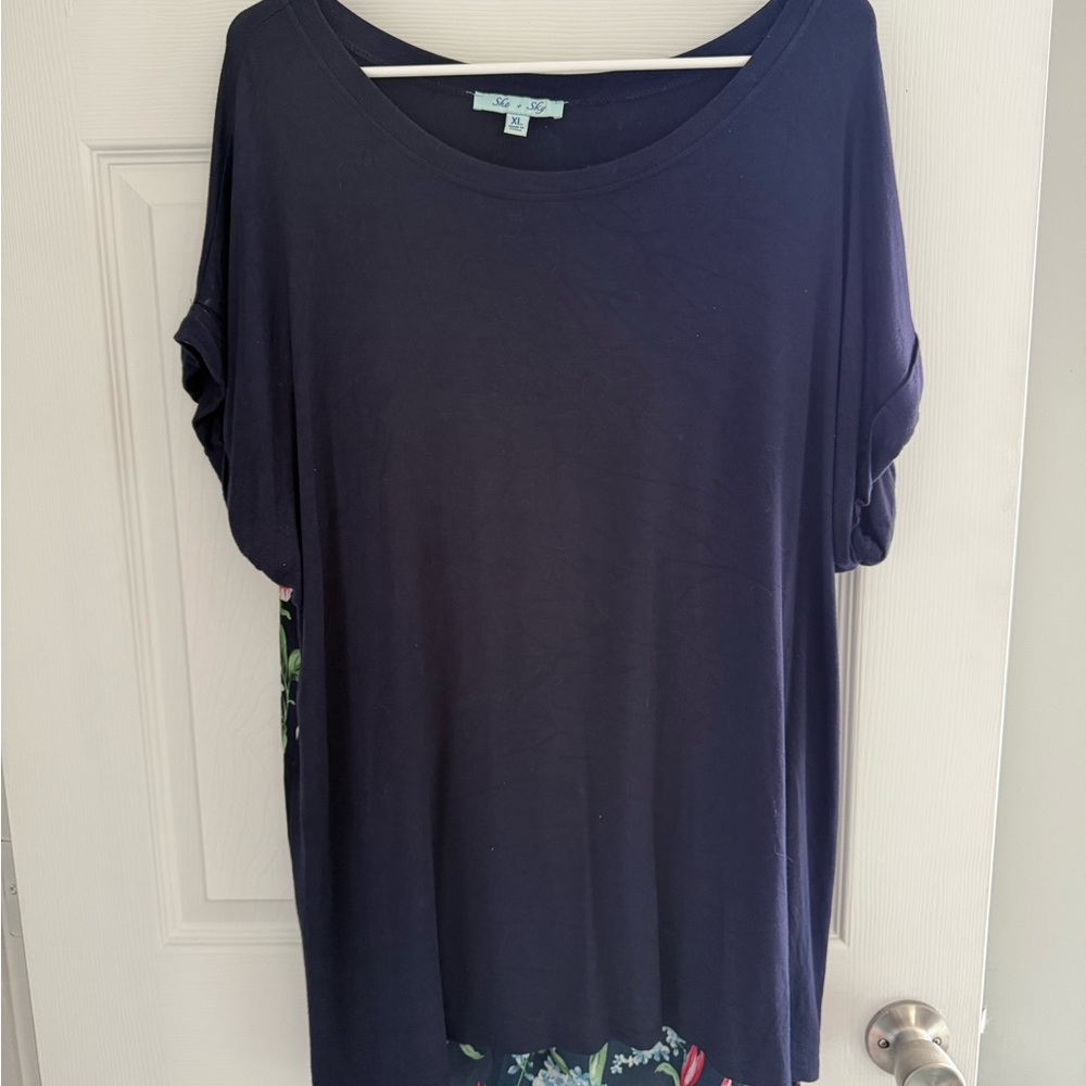 She & Sky Dark Blue Women's Short Sleeve Top